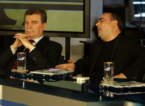 Dinu Gheorghe (stînga) și Gigi Nețoiu ar putea să fie colegi de Parlament din luna decembrie
