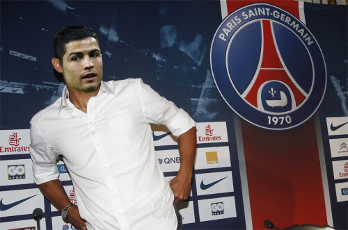 Aşa ar putea arăta Cristiano Ronaldo vara viitoare, la prezentarea transferului la PSG // Fotomontaj