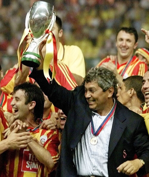 Mircea Lucescu şi Supercupa Europei cucerită cu Galata în 2000