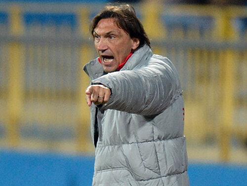 Bonetti are 14 meciuri pe banca lui Dinamo în acest sezon: şase victorii, patru remize şi patru înfrîngeri.
