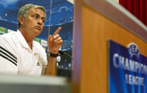 Mourinho, oferind lecţii la catedra Ligii Campionilor // Foto: Reuters