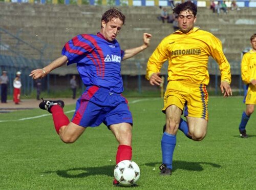 Reghecampf a jucat la Steaua în perioada 1996-2000.