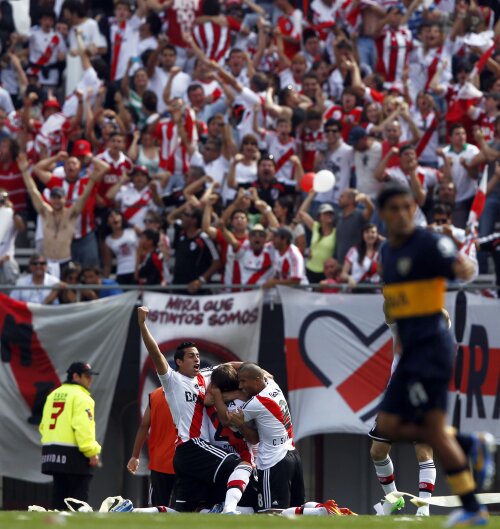 Jucătorii lui River sărbătorind golul lui Ponzio (foto Reuters)