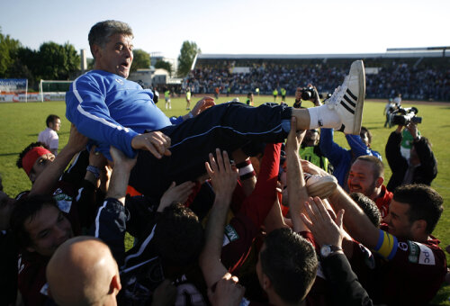 Şi în 2008, la fel ca în 2012, Andone a cîştigat trofee, însă nu şi voturile fanilor