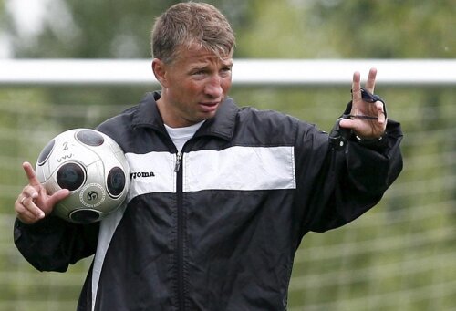 Petrescu a reuşit 9 victorii de cînd este la cîrma echipei moscovite.