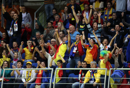 La meciul cu Muntenegru tribunele au fost aproape în întregime tricolore // Foto: Marius Ionescu (Novi Sad)