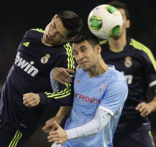 Cristiano Ronaldo în duel cu Hugo Mallo (foto: reuters)