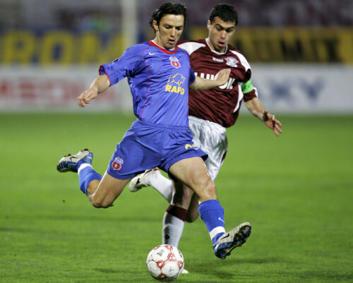 Ogăraru (32 de ani) a jucat în străinătate la două cluburi: Ajax Amsterdam şi Sion
