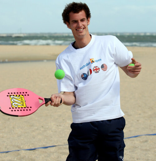 Andy Murray munceşte pe plajă, dar are şi mici momente de relaxare // Foto: Reuters