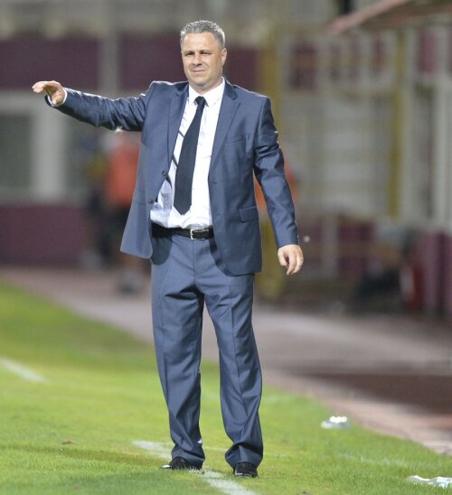 Marius Şumudică antrenează acum în Emirate, la Al Shaab