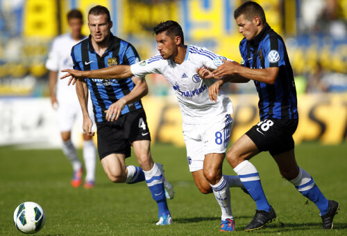 Marica e decis să lupte pentru a rămîne în echipă și după revenirea titularului Huntelaar în atacul lui Schalke // Foto: Reuters