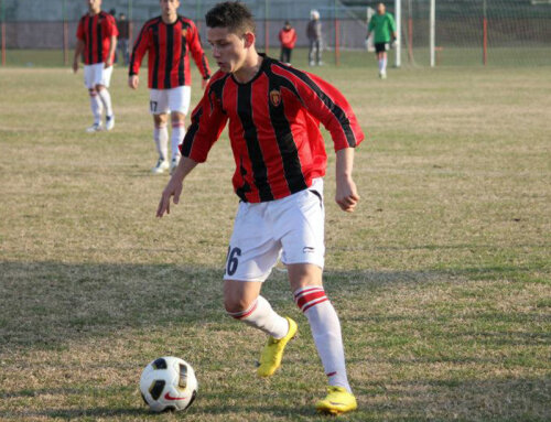 Cikarski este unul dintre cei mai talentaţi tineri fotbalişti din Macedonia, cochetînd cu echipa naţională