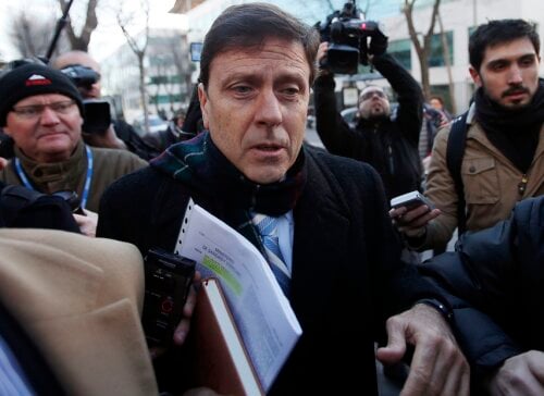 Eufemiano Fuentes în drum spre tribunal (foto: reuters)