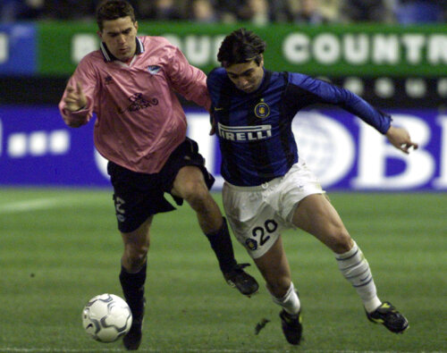 Cosmin Contra (stînga) a jucat la Alaves în perioada 1999-2001, prinzînd inclusiv o finală de Cupa UEFA, pierdută în prelungiri împotriva lui Liverpool (4-5 în 2001)
