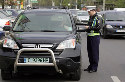 Poliţia pregăteşte legi aspre pentru şoferi: Dacă nu plăteşti amenda timp de 90 de zile, rămâi pieton