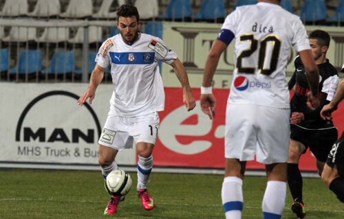 Chiţu (în alb) a marcat ieri al patrulea său gol în acest sezon // Foto: Sorin Danielciuc (Telegraf-Constanţa)