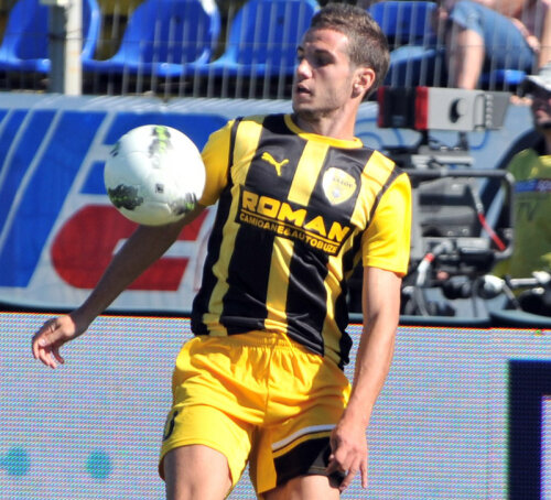 Născut la Brăila, Chipciu a mai jucat la Forex Brașov și la CF Brăila. El a venit în Ghencea în ianuarie 2012
