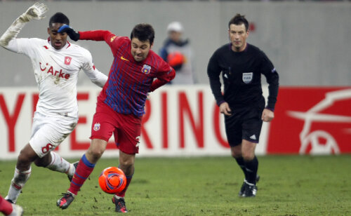 După Steaua - Twente, 0-1, Rusescu l-ar putea reîntîlni pe arbitrul Clattenburg și în tricoul 
