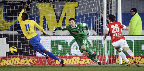 Bokila și execuția din penalty de 1-0. Din acel moment, misiunea prahovenilor a fost mai simplă // Foto: Alex Nicodim (Ploiești)