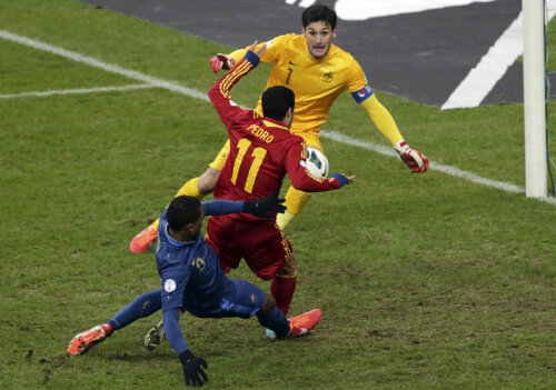 Numărul 11 al Spaniei împinge în poartă mingea calificării pentru CM 2014 // Foto: Reuters