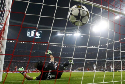 Alaba a șutat de la 33 de metri și l-a surprins pe Buffon, deschizînd rapid scorul în secunda 25 // Foto: Reuters