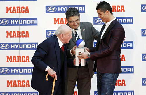 În luna martie, Cristiano Ronaldo a primit ”Trofeul Di Stefano”

FOTO: Marca