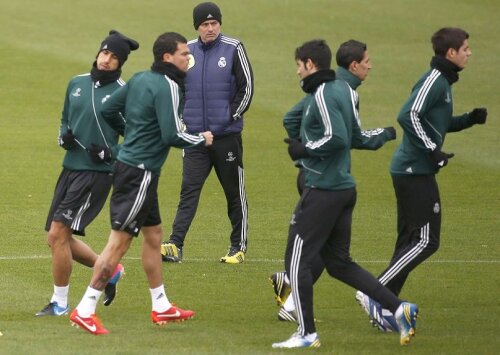 Jose Mourinho la antrenamentul Realului (foto: reuters)