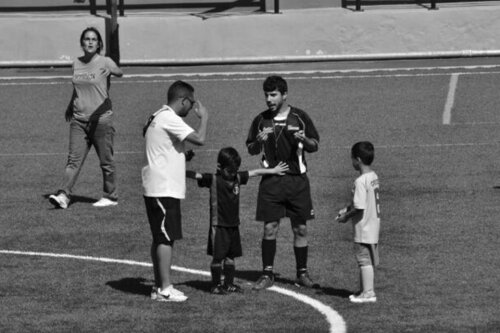 El e fotbalistul momentului: Alejandro, copilul care stopează violenţa