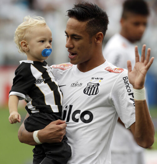 Neymar şi fiul său, Davi Lucca, se despart de Santos // Foto: Reuters