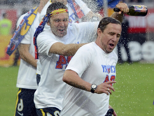 Reghe intră în compania selectă a antrenorilor români, alături de Lucescu, Iordănescu, Olăroiu, Dan Petrescu şi alţii, care au cîştigat cel puțin un titlu