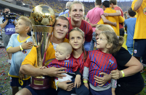 Familia lui Bourceanu mai are un membru de aseară: trofeul de campion