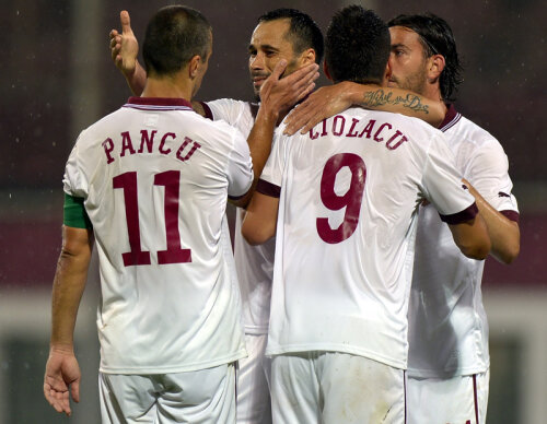 Rapidiştii se felicită pentru ultimele reuşite din Liga 1
