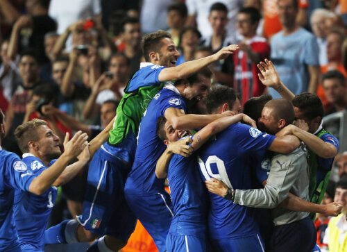 Ovidiu Haţegan a fost aproape cînd Borini s-a înşurubat în careul olandez, şutînd decisiv