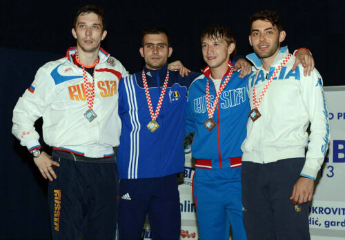 Iakimenko, argint, Dolniceanu, aur Kovalev și Berre, ambii bronz (de la stînga la dreapta) acesta  a fost podiumul de la CE la sabie // Foto: Augusto Bizzi