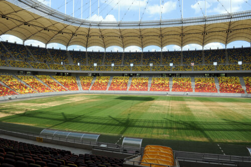 Așa arăta iarba de pe Arena Națională, joia trecută, iar în ultimele două zile a plouat torențial în București // Foto: Nicolae Profir