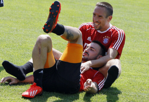 Ribery (dreapta) şi Contento plănuiesc farsa zilei // Foto: Reuters