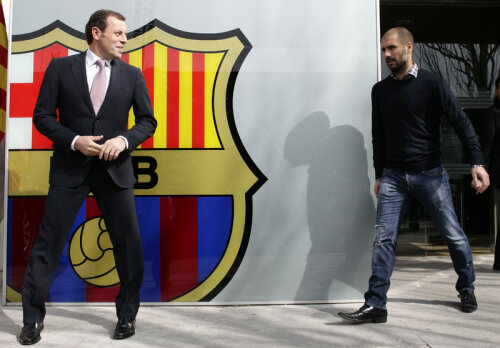 Guardiola și președintele Barcei, Sandro Rosell, își zîmbesc. Dar prieteni n-au fost niciodată