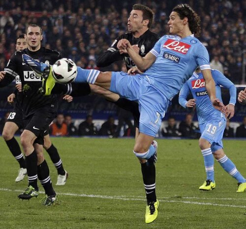 Mutarea de 64 de milioane a lui Cavani, de la Napoli la PSG, se va oficializa marți, devenind cea mai scumpă din 2013 // Foto: Reuters