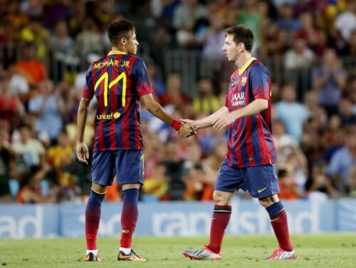 Adus cu 57 de milioane de euro, Neymar (stînga) l-a căutat mereu din priviri pe Messi pe teren