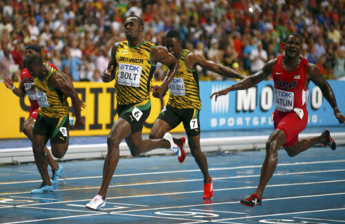Bolt a trecut primul linia de final