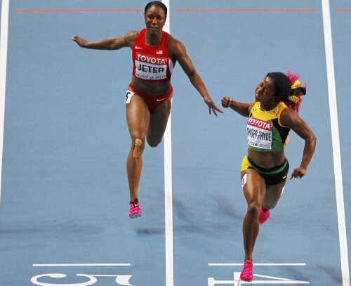 Shelly-Ann Fraser-Pryce, în dreapta, a reuşit cel mai bun timp al anului la feminin