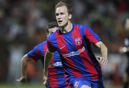 Kapetanos va juca la Steaua cu numărul 35 pe spate, cu care a mai evoluat în Ghencea