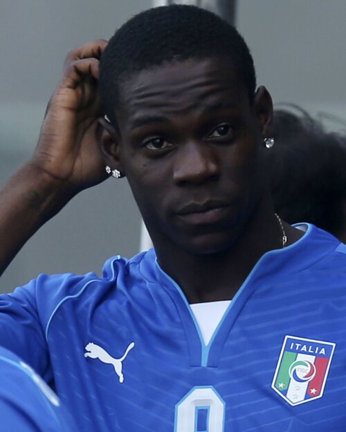 Balotelli a fost apărat de Kyenge de fiecare dată cînd golgeterul Milanului a fost ținta atacurilor rasiste