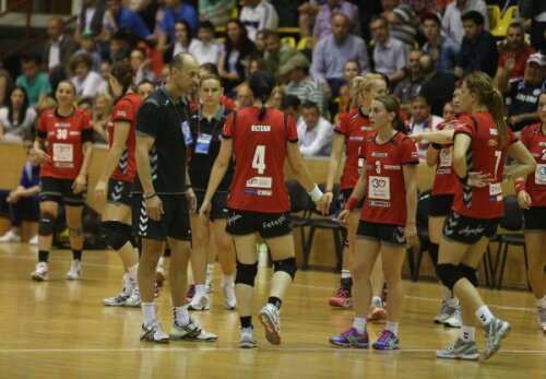 Antrenorul Costică Buceschi a cîştigat cu Baia Mare două trofee: Cupa şi Supercupa României Foto: Marius Ionescu