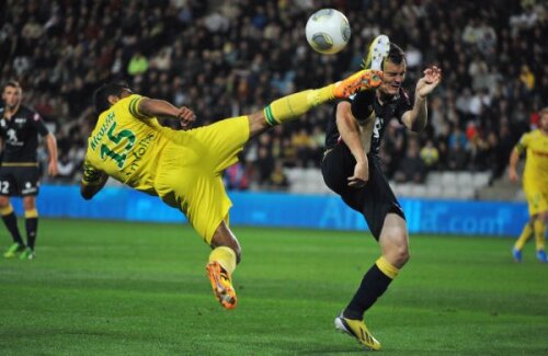 Acesta este Bănel! Salt spectaculos pe care nici atacul agresiv al lui Roudet (Sochaux) nu-l poate opri
Foto: MediafaxFoto/AFP