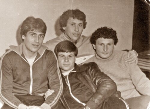 Gheară, în anii '80, pe cînd evolua la Rapid, alături de Goanță (stînga), Cioacă (sus) și Bacoș (dreapta)