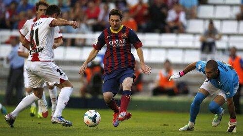 Messi (dreapta, 250 de meciuri în prima ligă) şi Barca nu-şi mai axează jocul pe posesie // Foto: Reuters