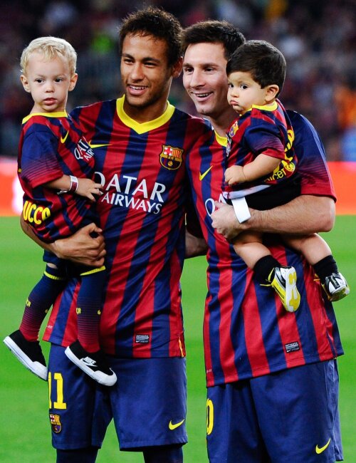 Neymar (stînga), Messi şi viitorul Barcei: Davi Lucca, fiul brazilianului, şi Thiago