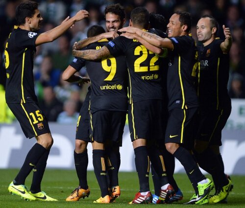 Cesc Fabregas se bucură alături de coechipieri, foto: reuters