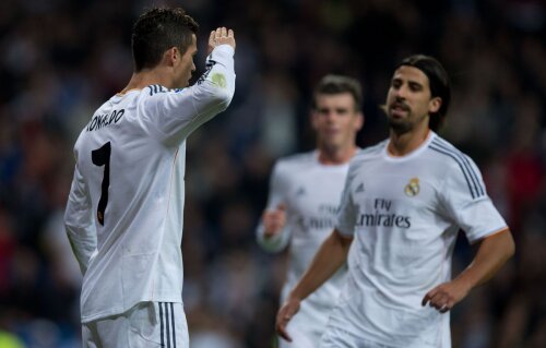 Cristiano Ronaldo (alături de Khedira) a sărbătorit miercuri în stil cazon execuția Sevillei pe Bernabeu // Foto: Reuters